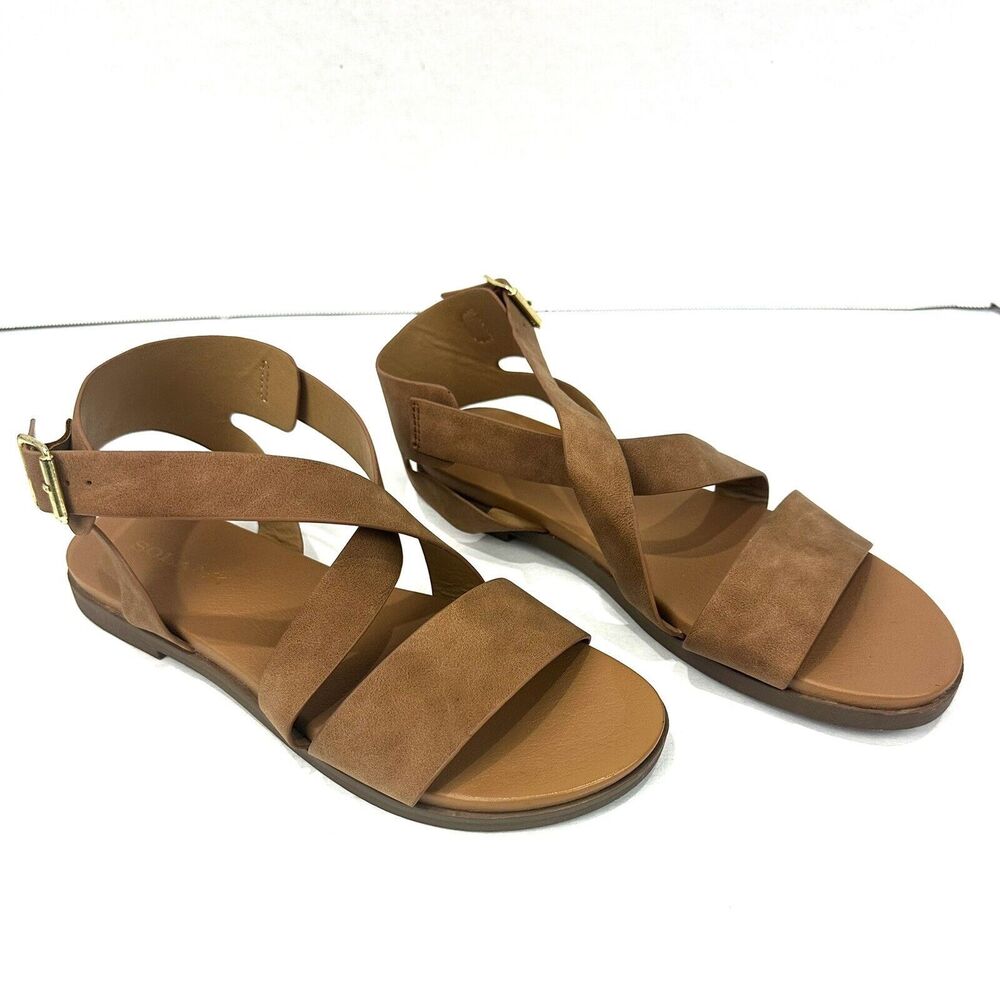 Solanz Womens Brown Flat Strappy Sandals Sz 8M Faux Leather Gold Buckle